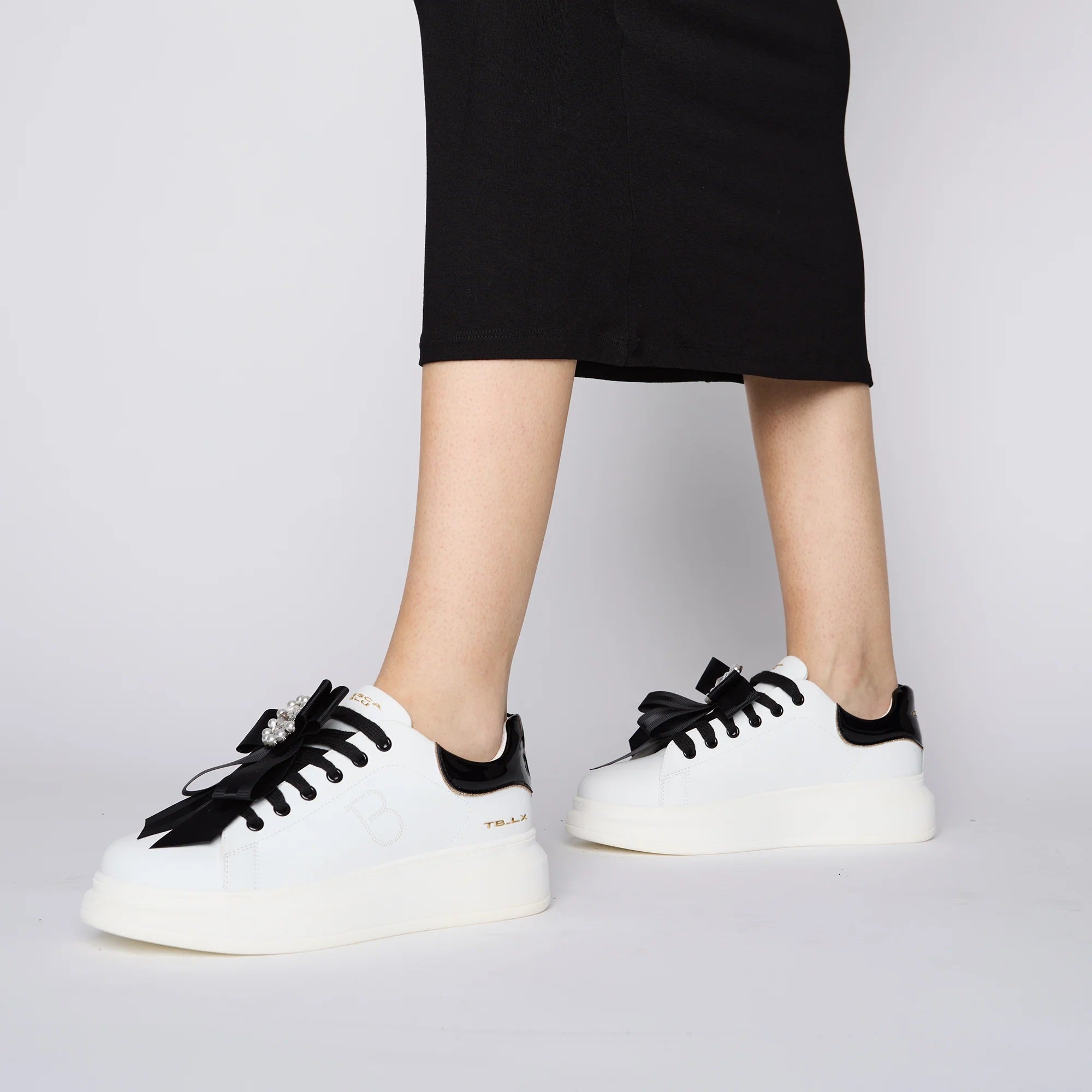 TOSCA BLU Sneakers tosca blu donna chic sf2501 white fiocco a25 SF2501S006 00A FIOCCO BIANCO/NERO 