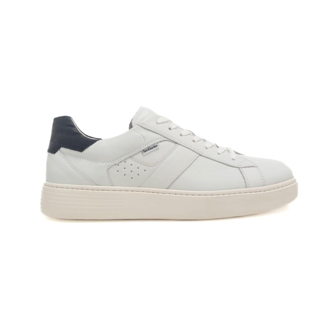 NEROGIARDINI Sneakers nerogiardini uomo e500701u helsinki white p25<BR/> E500701U 707 HELSINKI BIANCO 