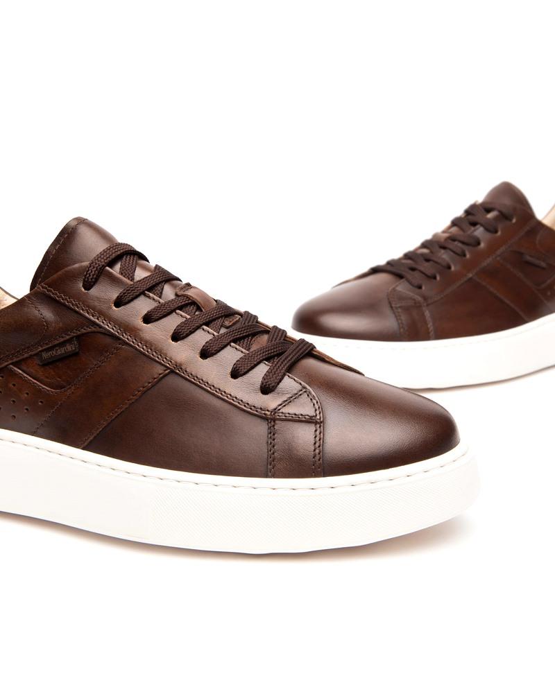 NEROGIARDINI Sneakers nerogiardini uomo e500700u pelle beige scuro p25 E500700U 412 DELAVATO BEIGE 