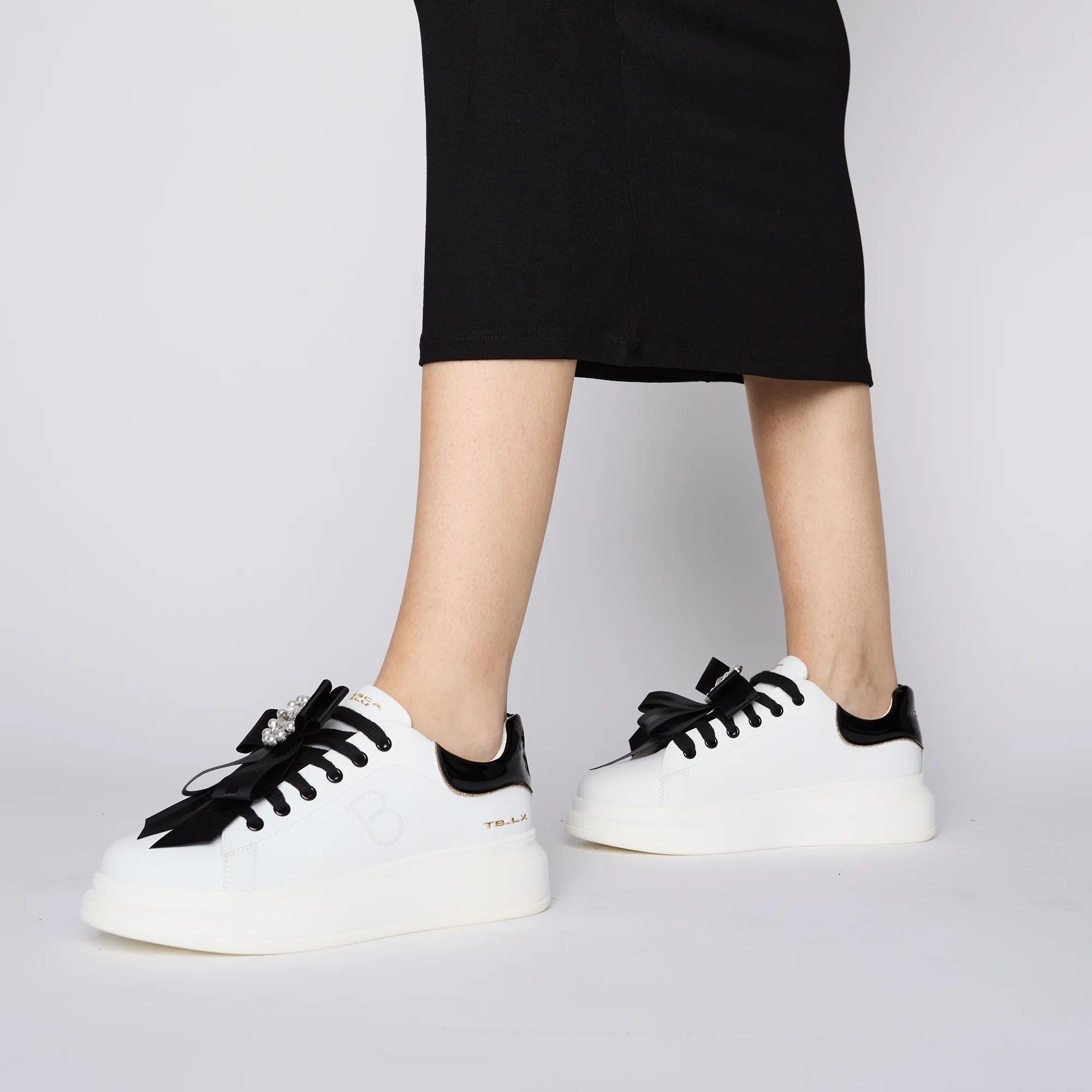 TOSCA BLU Sneakers tosca blu donna chic sf2501 white fiocco a25 SF2501S006 00A FIOCCO BIANCO/NERO 